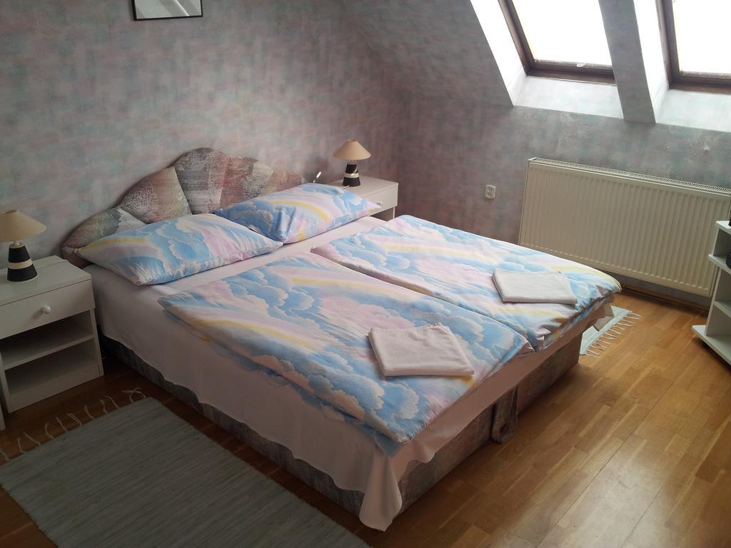 Agi Panzio Obuda Bed and Breakfast Budapest Værelse billede